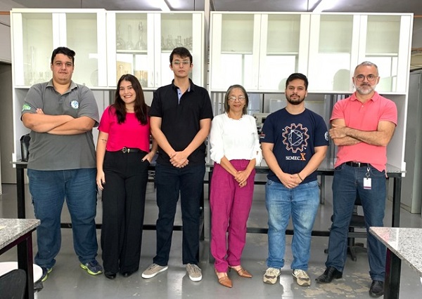 Parte dos pesquisadores envolvidos nos estudos do desperdício das vacinas contra COVID-19